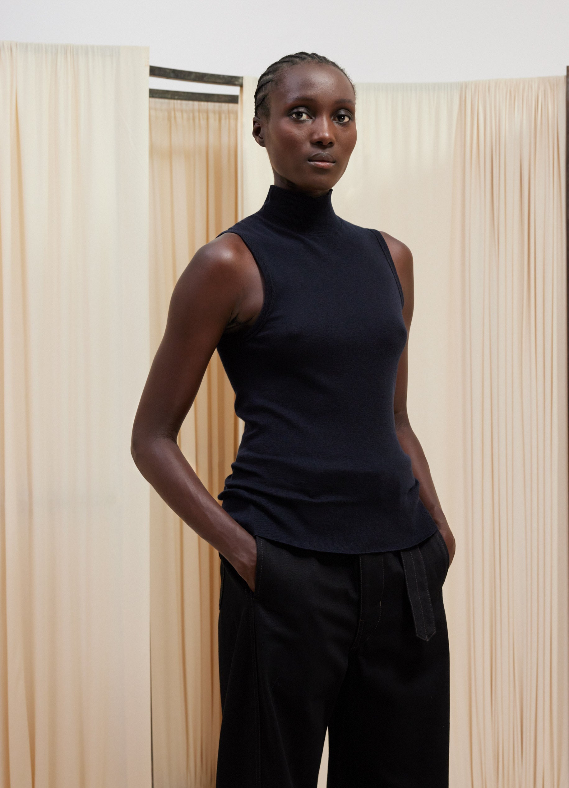 Squid Ink Seamless Sleeveless High Neck Top in Cotton Cashmere | LEMAIRE