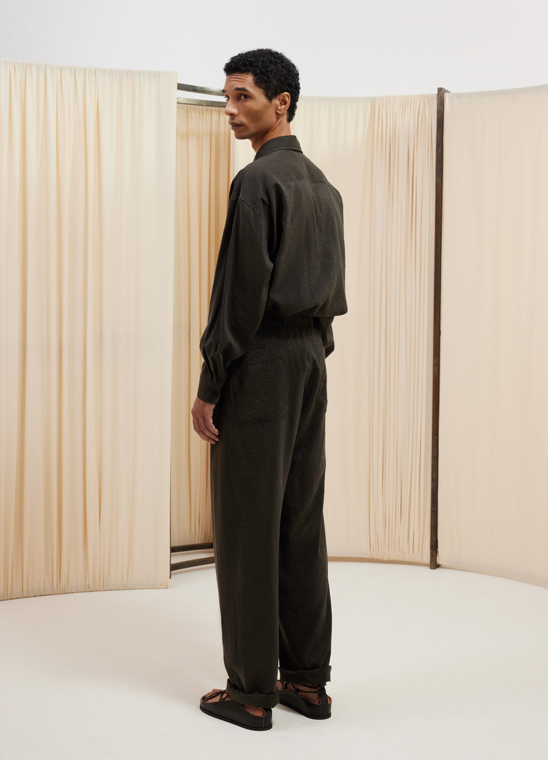 Dark Espresso Seamless Belted Pants in Dry Silk | LEMAIRE